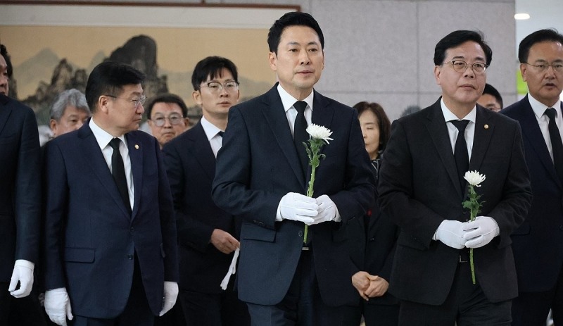 대전시청서 참배하는 장동혁(사진=연합뉴스)