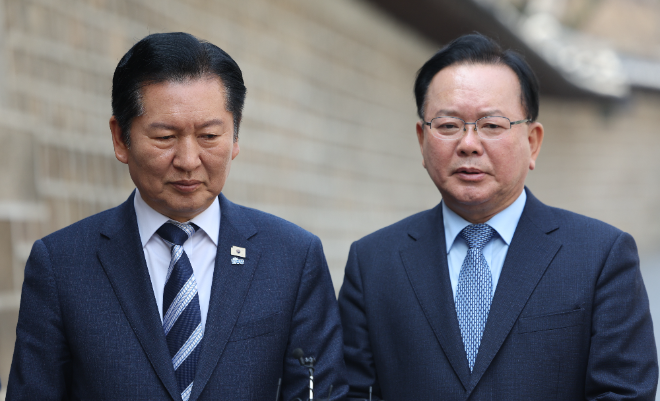 정청래 대표와 김부겸 전 국무총리. 사진=연합뉴스