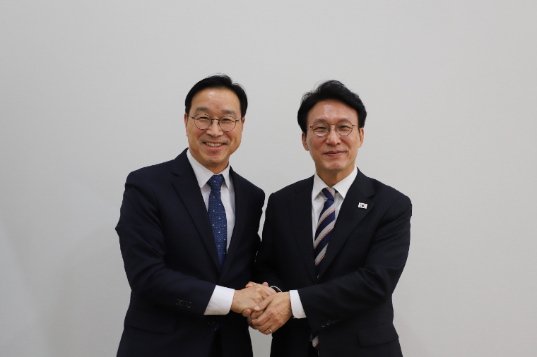 위성곤 (왼쪽) 국회의원 (사진=의원실)