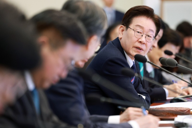 국무회의 발언 듣는 이재명 대통령(사진=연합뉴스)