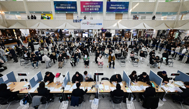 2026년 3월 16일 시청 중앙홀에서 천원주택 예비입주자 접수를 받고 있다. / 인천시