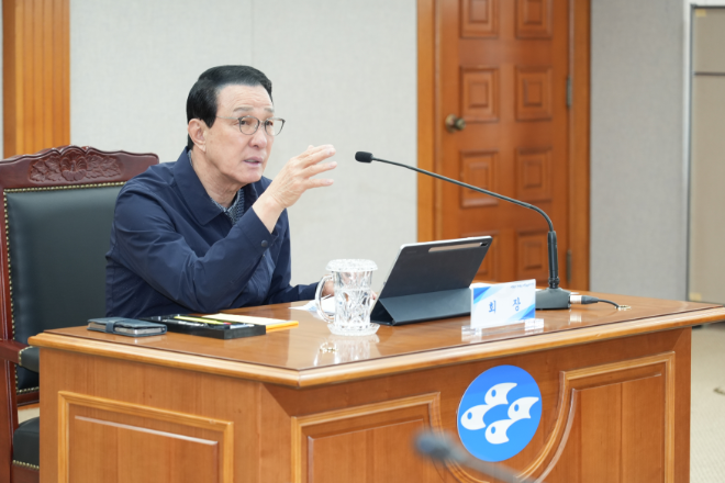 2일 노동진 수협중앙회장이 중동전쟁 비상 대응대책반 회의를 주재하고 있다.(사진= 수협중앙회)