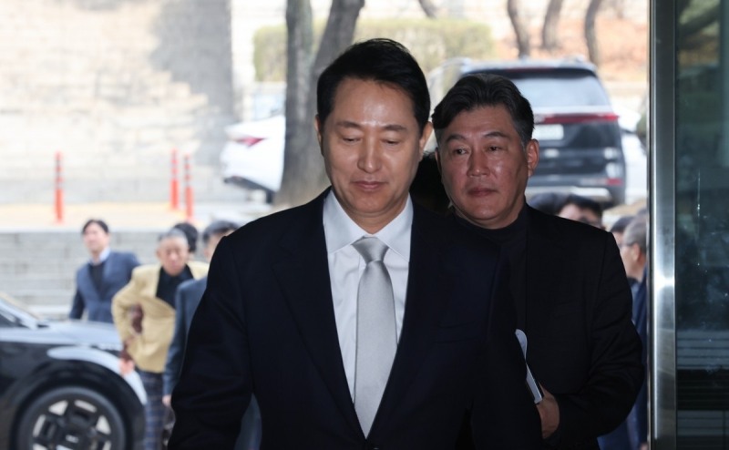 법원 출석하는 오세훈 서울시장(사진=연합뉴스)