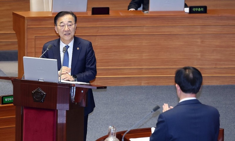 경제 분야 대정부질문 답변하는 김윤덕 국토교통부 장관(사진=연합뉴스)