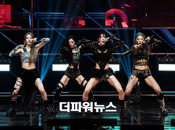 키스오브라이프, 두 번째 싱글 'Who is she' 발매 쇼케이스