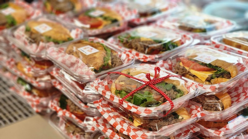 인천 부평구자원봉사센터&조지메이슨대학교 한국캠퍼스. 어린이에게 영양 간식 선물