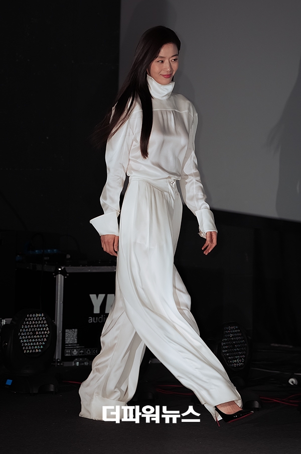 전지현, 영화 '군체' 제작보고회