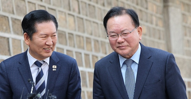 정청래 대표와 김부겸 전 국무총리(사진=연합뉴스)