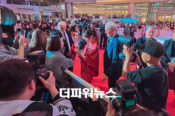 앤 해서웨이, 영화 '악마는 프라다를 입는다 2' 내한 레드카펫 행사