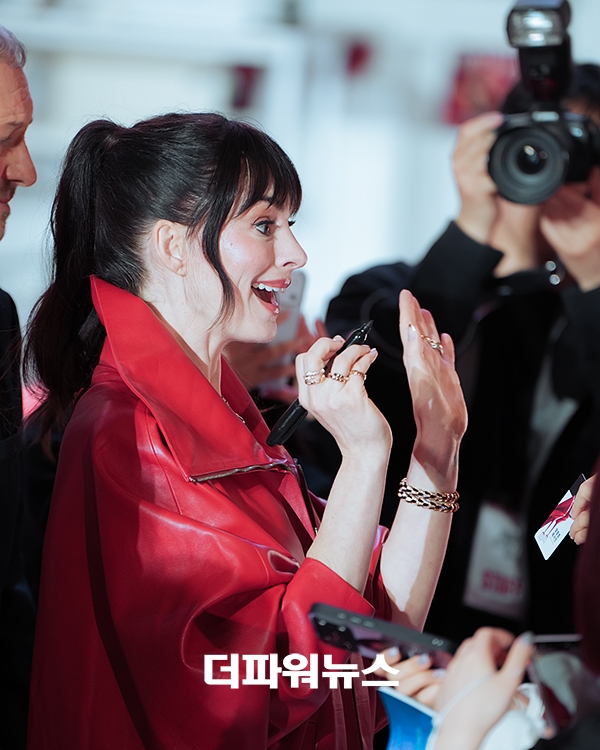 앤 해서웨이, 영화 '악마는 프라다를 입는다 2' 내한 레드카펫 행사