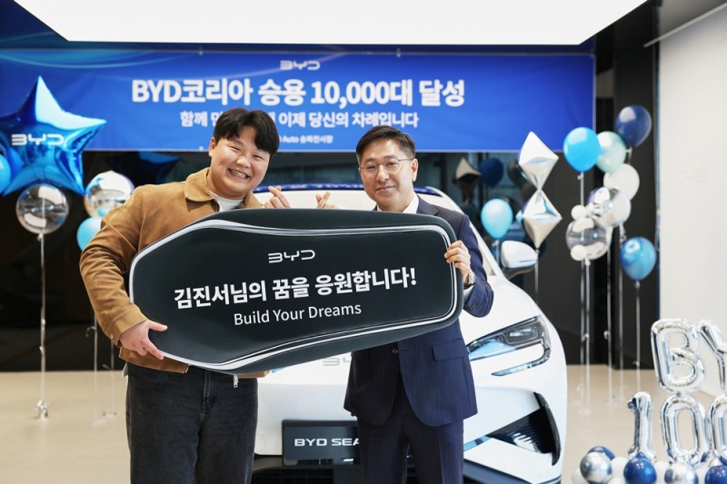 천하제빵 참가자 김진서 씨와 BYD코리아 조인철 대표.(사진=BYD코리아)