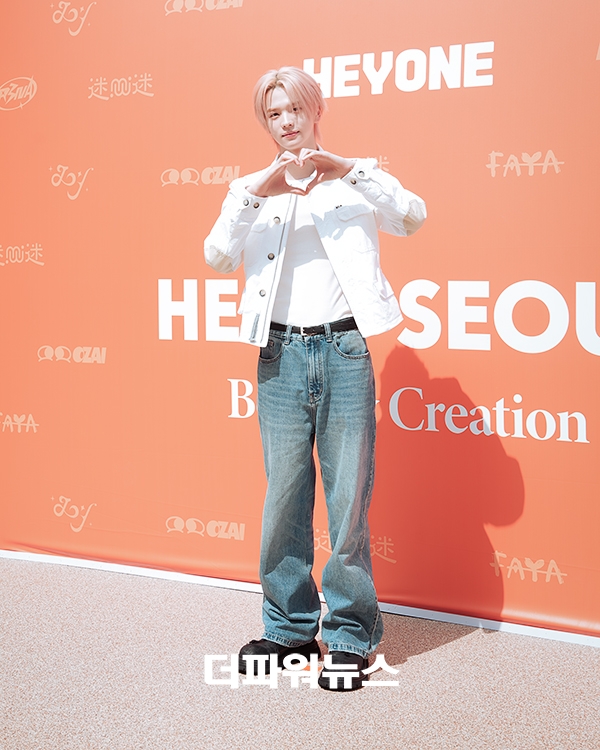 투어스 신유, 포토월 행사