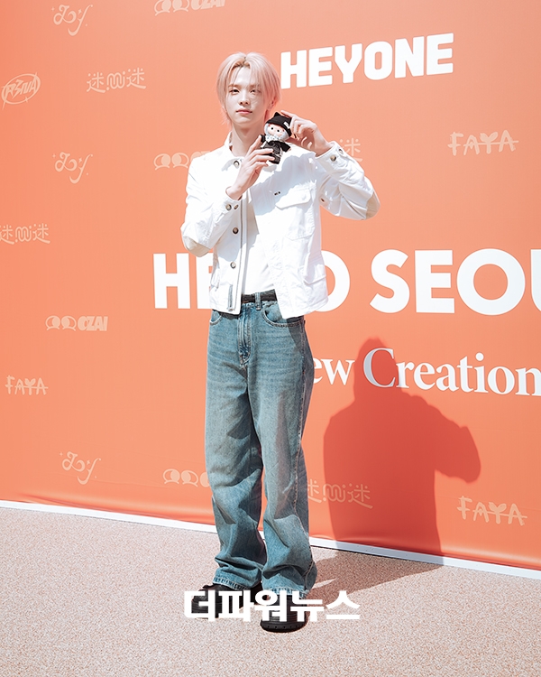 투어스 신유, 포토월 행사