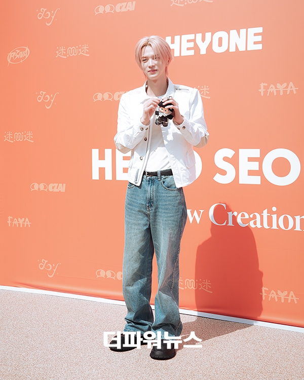 투어스 신유, 포토월 행사