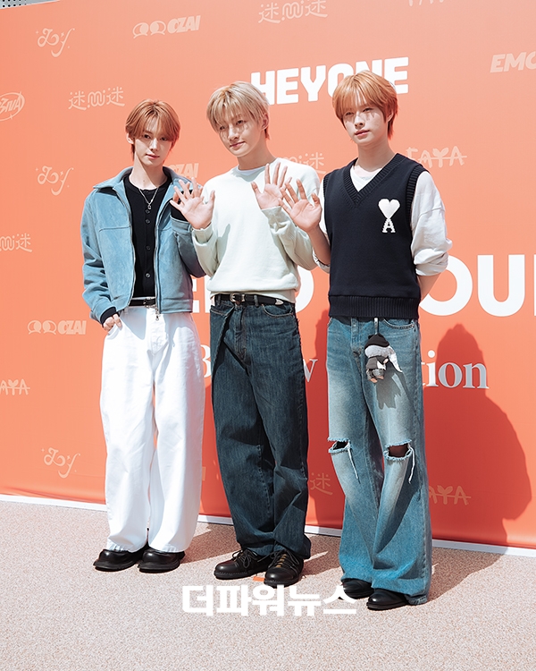 투어스 한진-지훈-경민, 포토월 행사