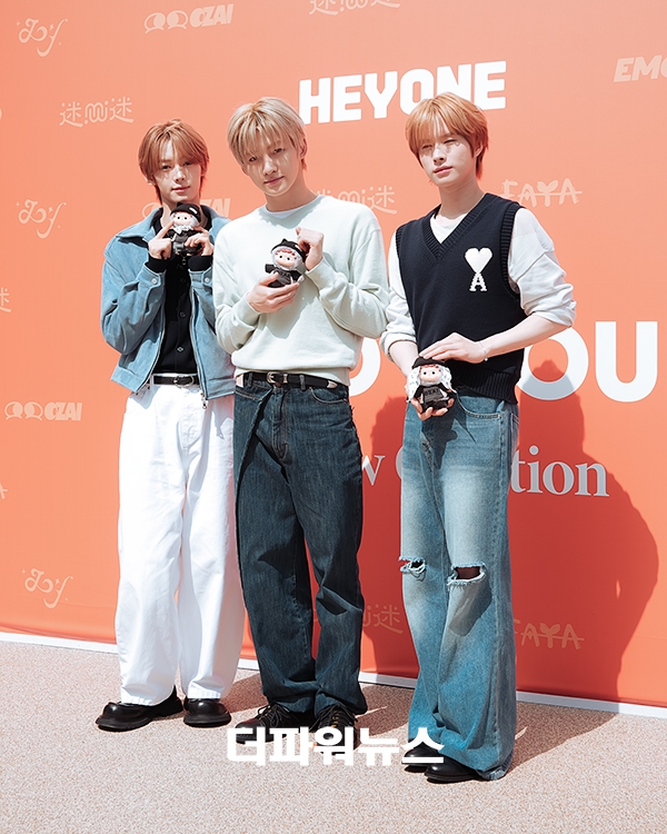 투어스 한진-지훈-경민, 포토월 행사