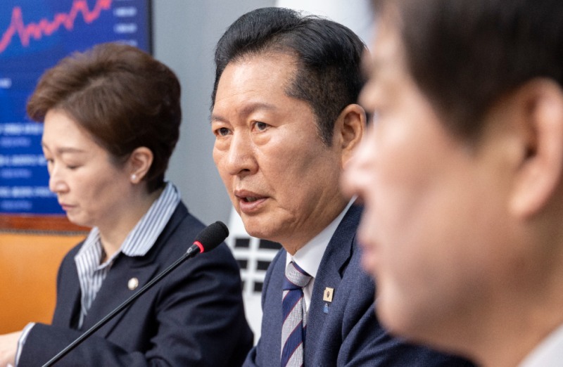 최고위원회의에서 발언하는 정청래 대표(사진=연합뉴스)