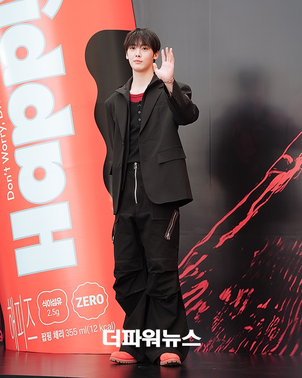 윤산하, 포토월 행사