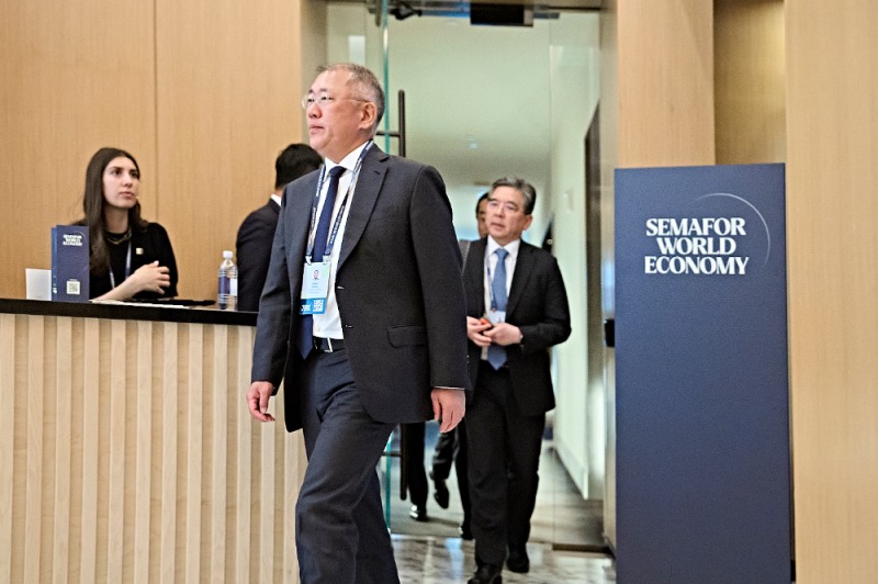 2026 세마포 월드 이코노미 행사에 참석한 현대차그룹 정의선 회장.(사진=현대차그룹)