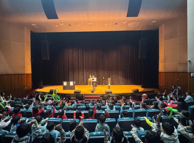 부안군, 유아 마술 공연 ‘마술 愛 풍선이 빠지다’ 개최