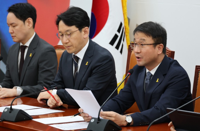 더불어민주당 정책조정회의에서 발언하는 한병도 원내대표(사진=연합뉴스)