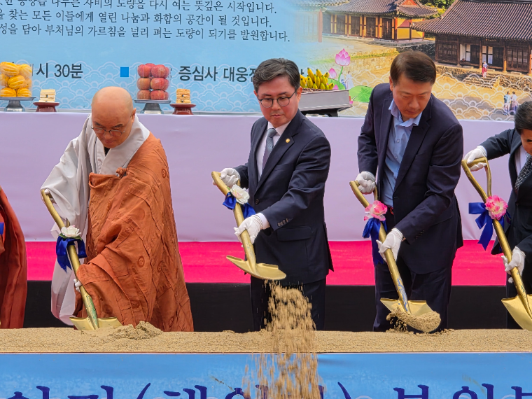 안도걸 (가운데) 국회의원 (사진=의원실)
