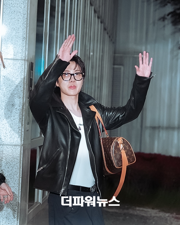 방탄소년단 제이홉, 김포국제공항 입국