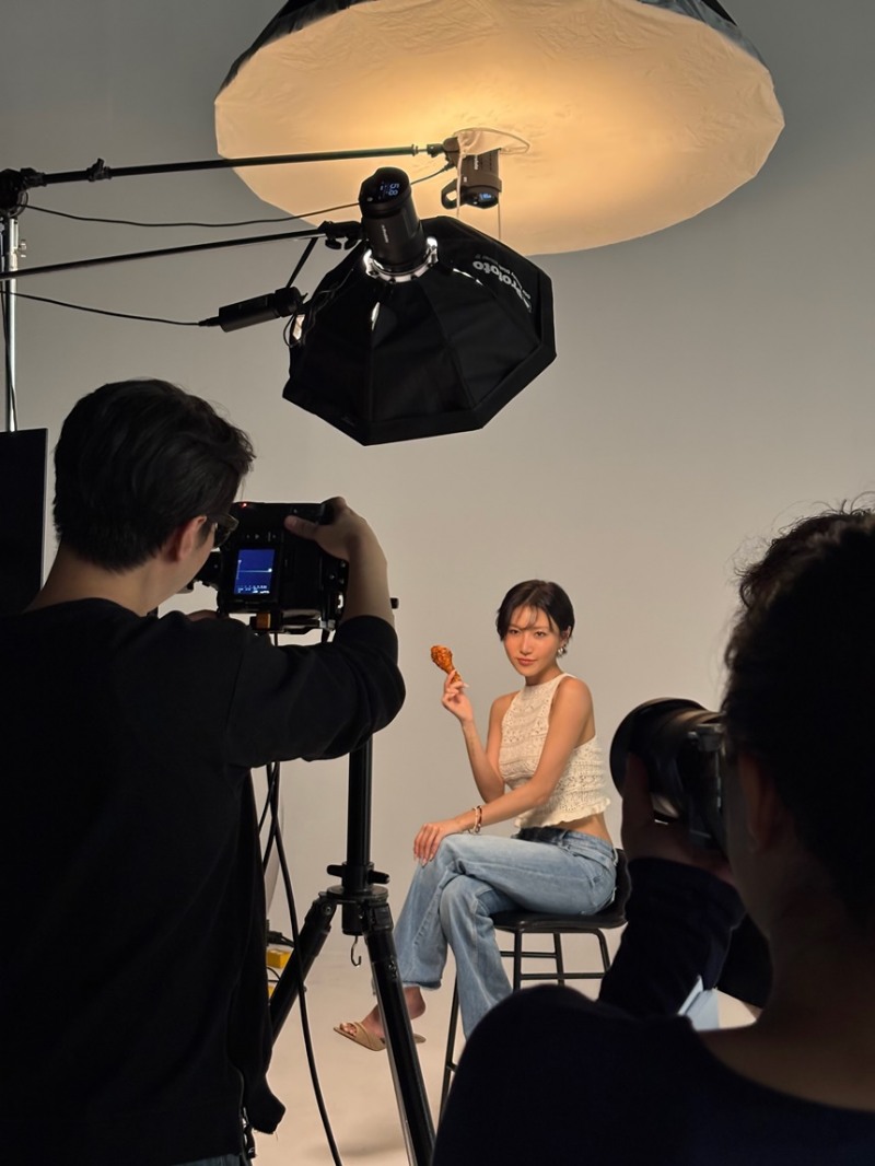 멕시카나치킨, 화사 광고 촬영 완료…4개 콘셉트 순차 공개