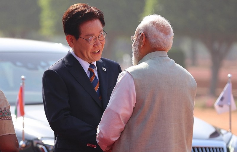 모디 총리와 인사하는 이재명 대통령(사진=연합뉴스)