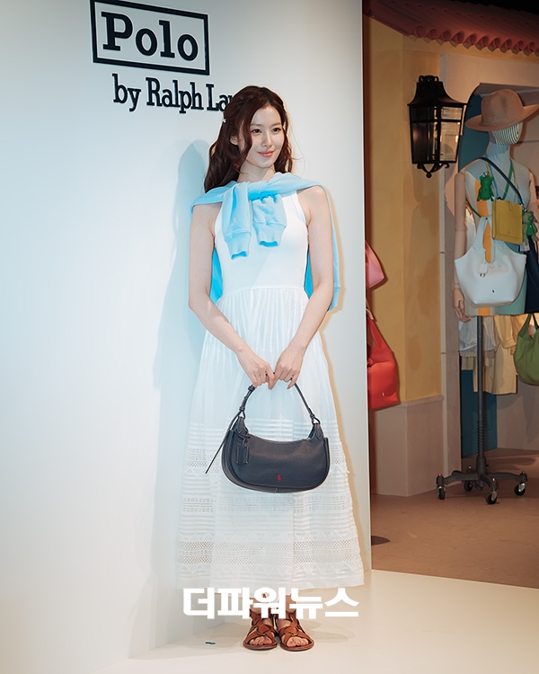 트와이스 사나, 포토월 행사