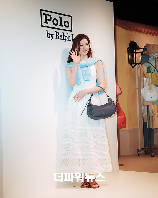 트와이스 사나, 포토월 행사