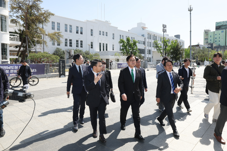 우원식 (가운데) 국회의장 (사진=공보수석실)
