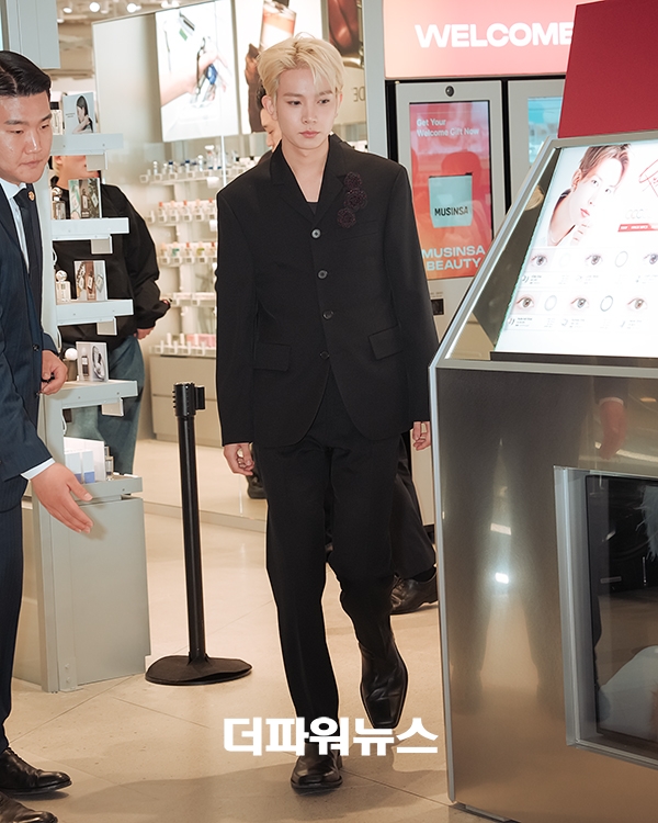 에반, 포토월 행사