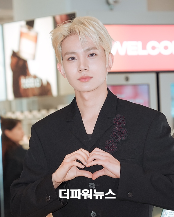 에반, 포토월 행사