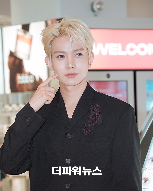 에반, 포토월 행사