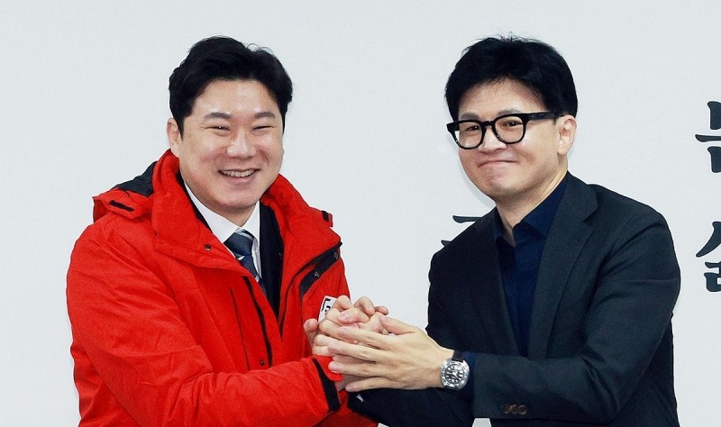 국민의힘 진종오 의원과 한동훈 전 대표(사진=연합뉴스)
