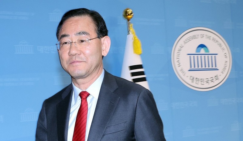 기자회견장 나서는 주호영 의원(사진=연합뉴스)