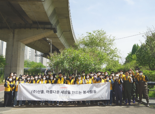 산돌, 지구의 날 맞아 청계천 하류부·생태계 보호구역 유해식물 제거 봉사