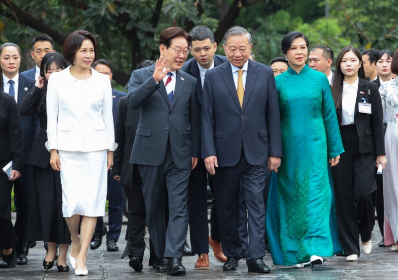 한-베트남 정상 부부, 탕롱 황성 방문(사진=연합뉴스)