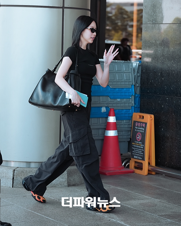 트와이스 미나, 김포국제공항 출국