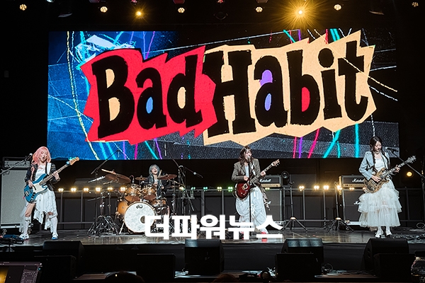 QWER(큐더블유이알), 미니 4집 'CEREMONY' 쇼케이스