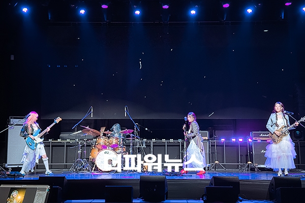 QWER(큐더블유이알), 미니 4집 'CEREMONY' 쇼케이스