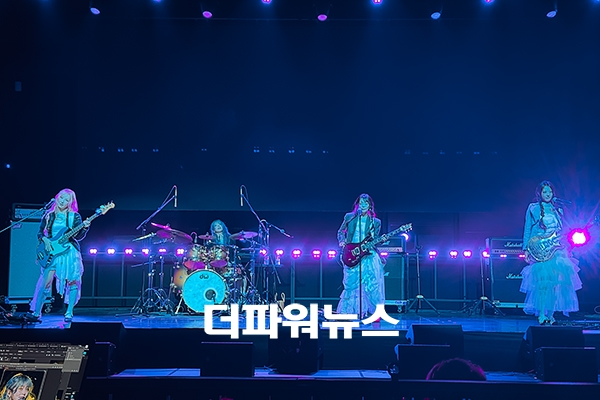 QWER(큐더블유이알), 미니 4집 'CEREMONY' 쇼케이스