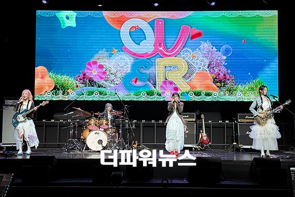 QWER(큐더블유이알), 미니 4집 'CEREMONY' 쇼케이스