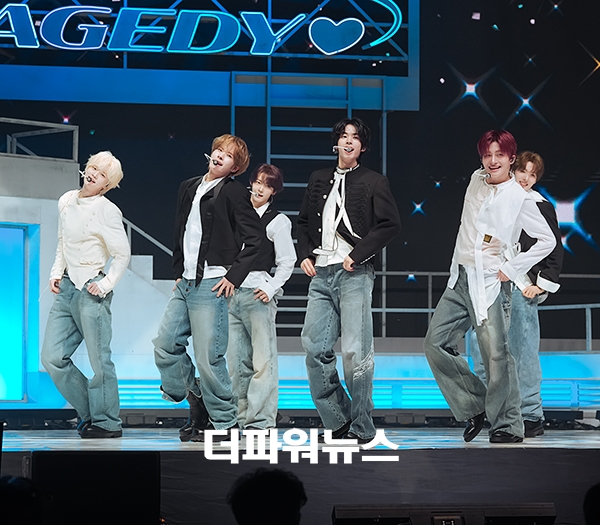 투어스, 미니 5집 'NO TRAGEDY(노 트래지디)' 쇼케이스