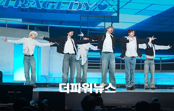 투어스, 미니 5집 'NO TRAGEDY(노 트래지디)' 쇼케이스
