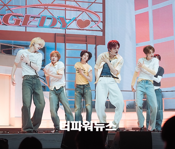 투어스, 미니 5집 'NO TRAGEDY(노 트래지디)' 쇼케이스