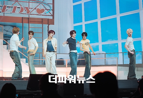 투어스, 미니 5집 'NO TRAGEDY(노 트래지디)' 쇼케이스