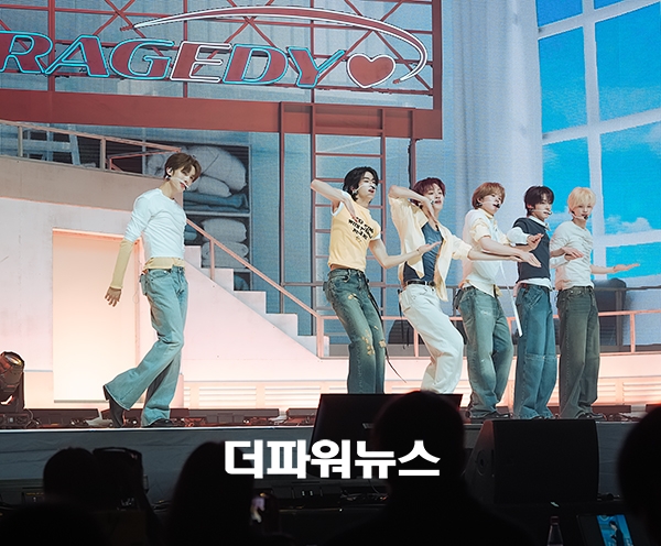 투어스, 미니 5집 'NO TRAGEDY(노 트래지디)' 쇼케이스
