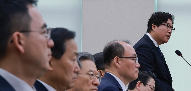 청문회에서 답변하는 김성태 전 쌍방울 회장(사진=연합뉴스)